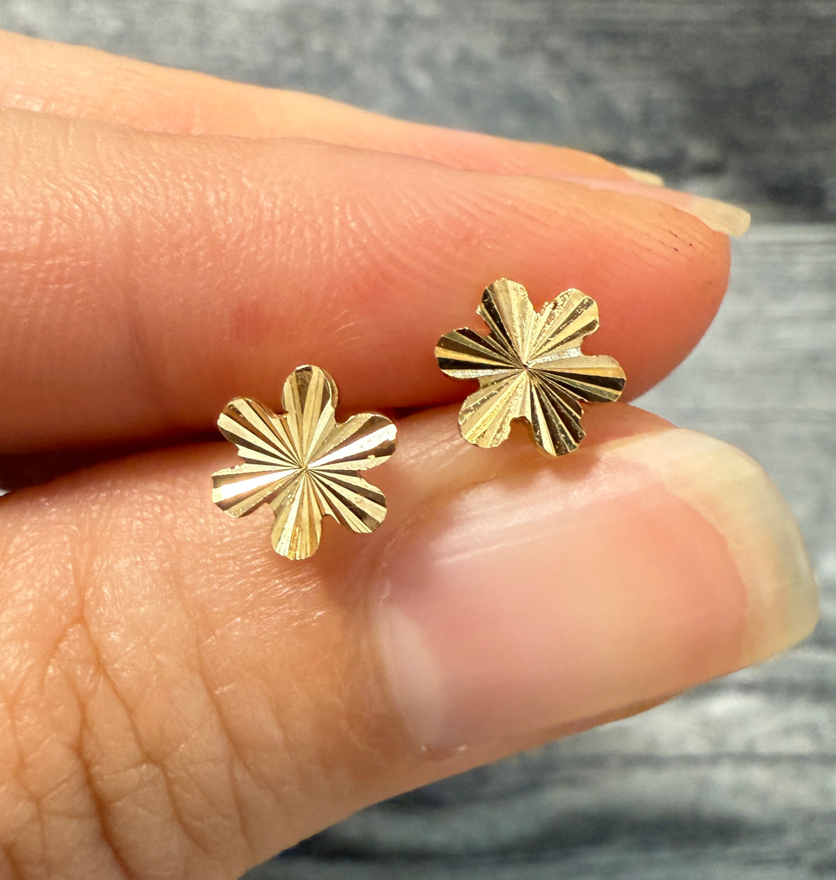 Fluted 18K Gold Snowflake or Flower Stud Earrings (S)