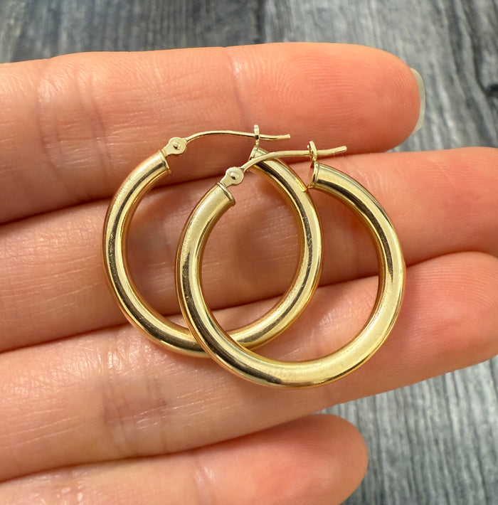 14K Gold Tubular Midsized Hoop Earrings