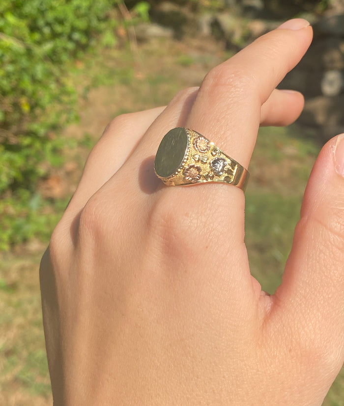 Vintage Tricolor 14K Gold Shell and Flower Motif Signet RIng