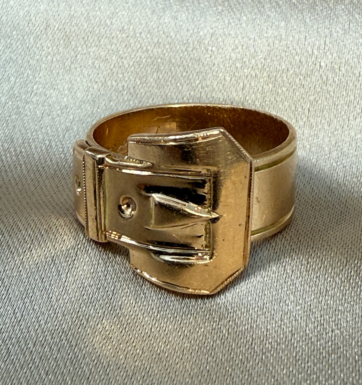 Retro 14K Gold Buckle Ring