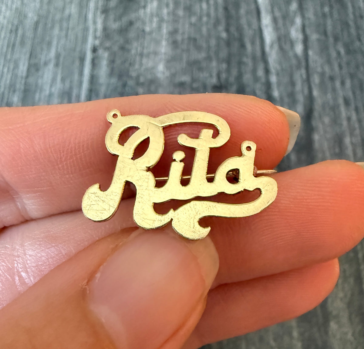 Nameplate “Rita” Pin in 14K Gold