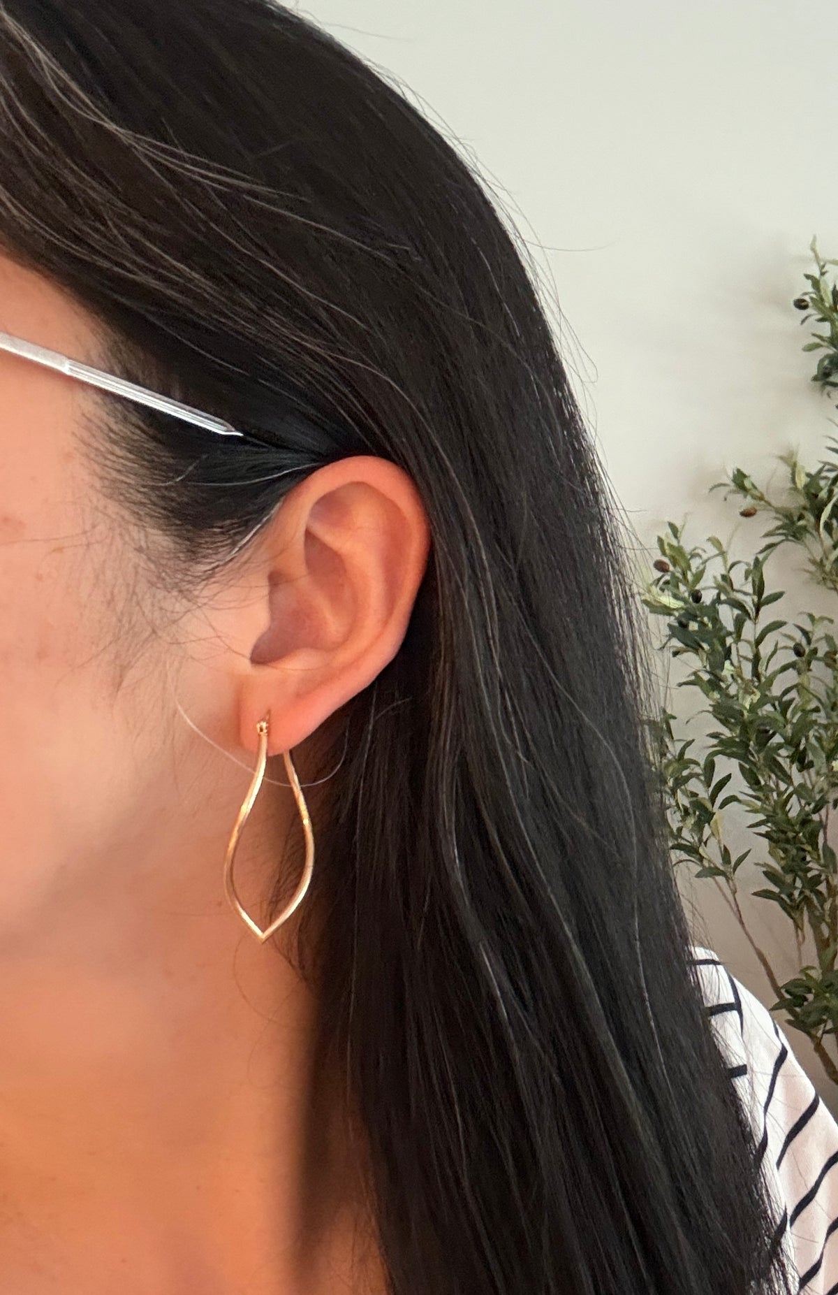Large Wavy Leaf Shaped Tubular Hoop Earrings in 14K Gold