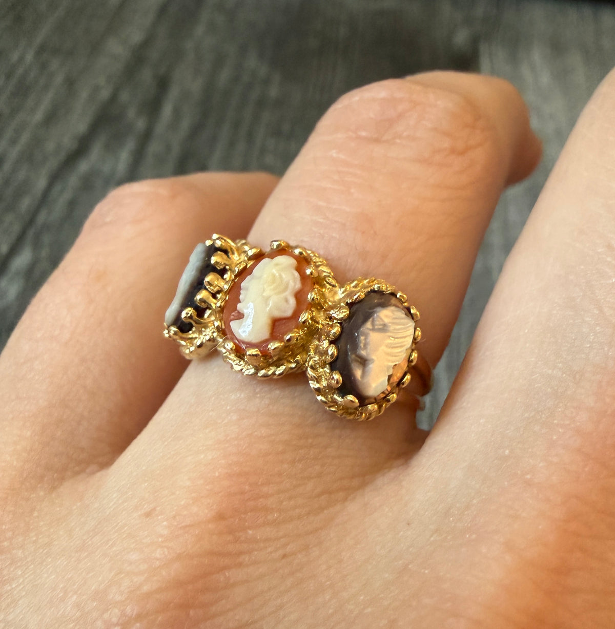 Triple Shell and Mother of Pearl Cameo Ring (H)