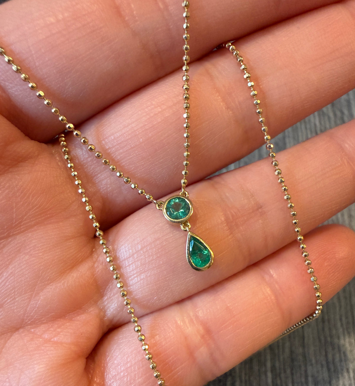 Emerald Drop and 18K Gold Ball Necklace with Adjustable Length (S)