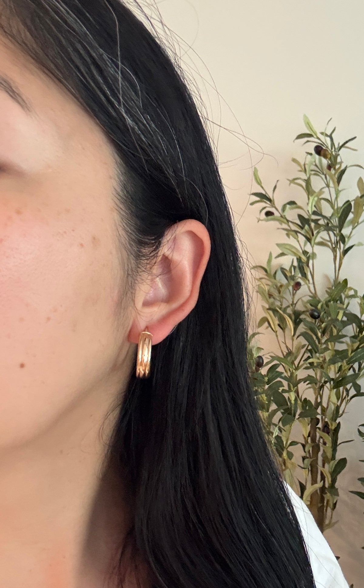 Lightweight 14K Gold Ribbed Hoop Earrings