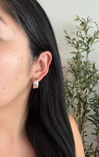 Simple 14K White Gold Wide Huggie Earrings (I)