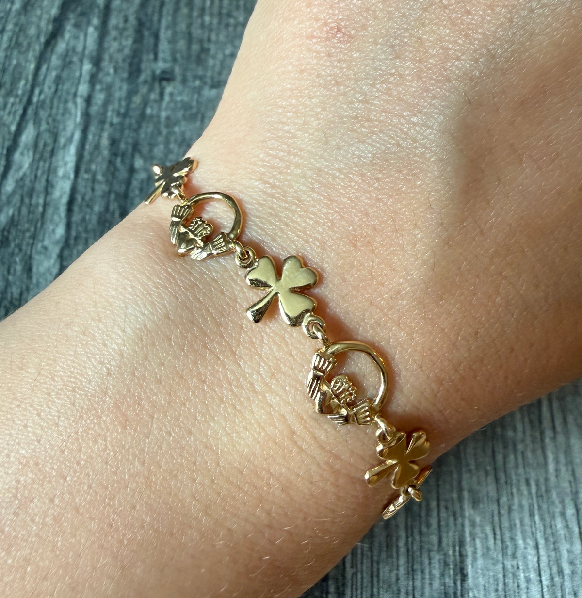 Irish 14K Gold Clover and Claddagh Bracelet, 7” Long (A)