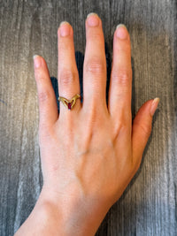 Figural Ring of Two Hands Holding a Ruby in 18K Gold (I)