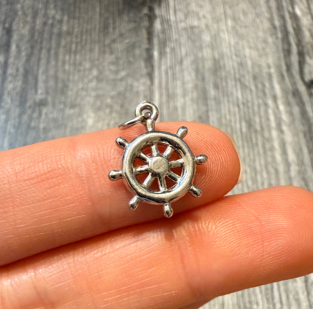 Ship Wheel Charm in 14K White Gold (S)