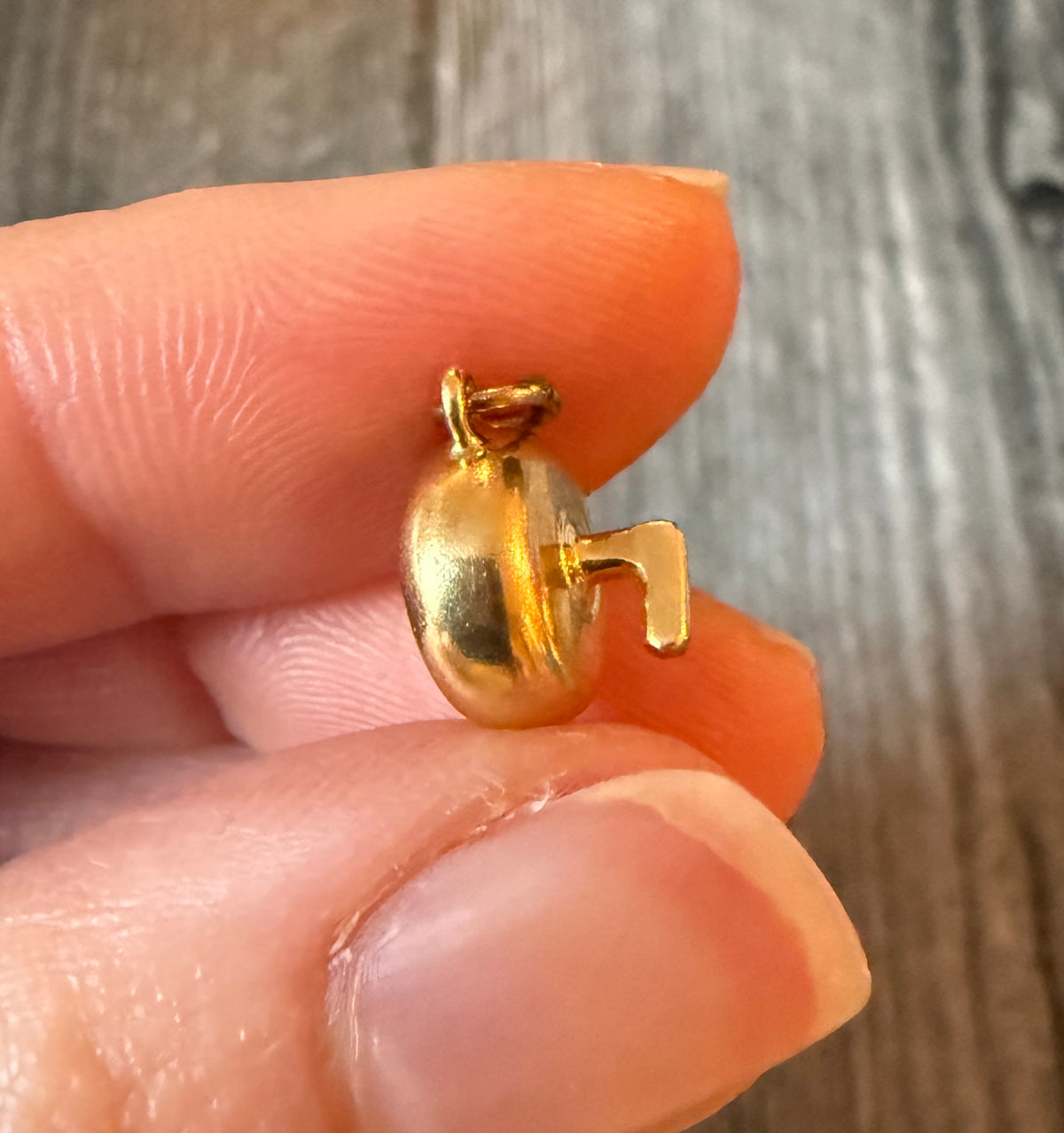 Vintage 18K Gold Curling Disc Charm