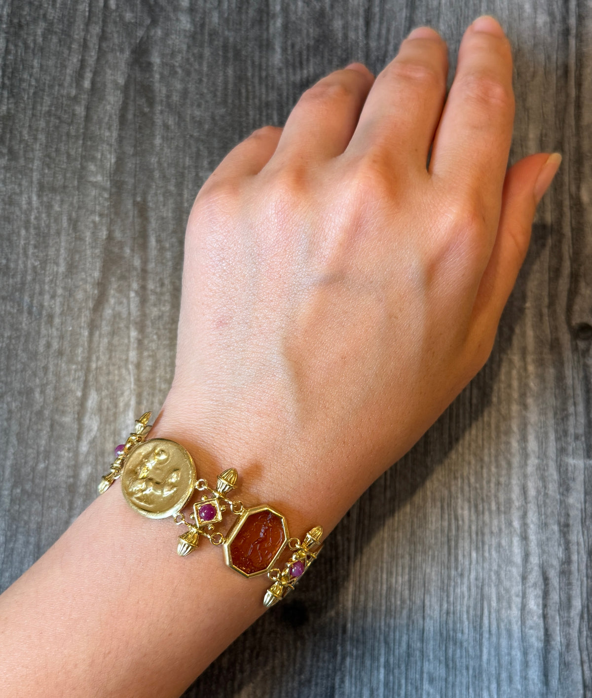 Tagliamonte Venetian Intaglio Glass and Ruby Bracelet in 18K Gold (I)