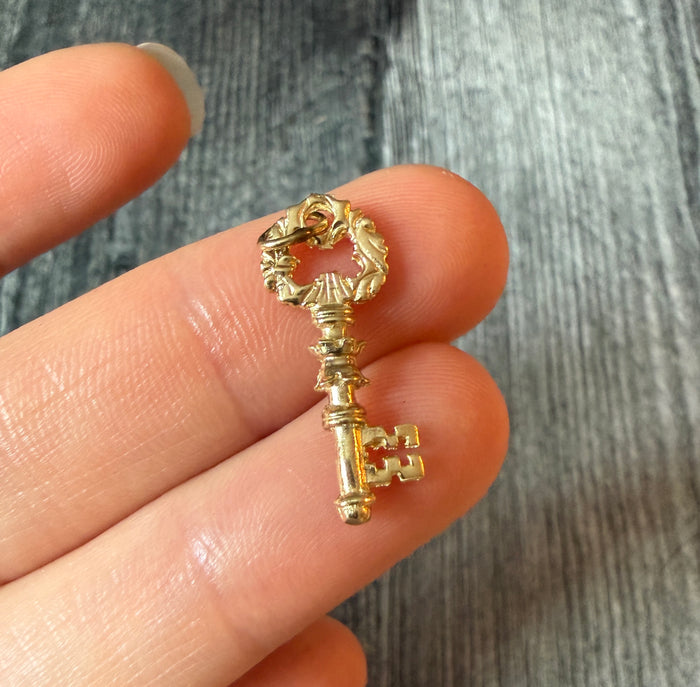 Ornate 10K Gold Skeleton Key Charm