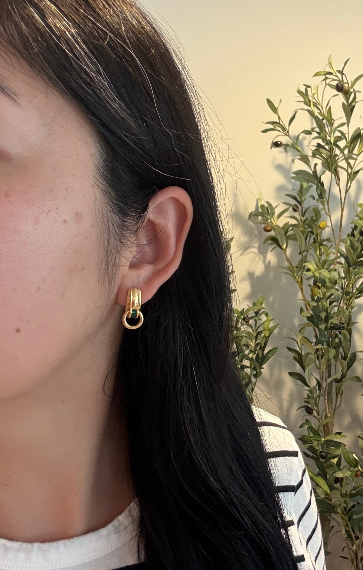 Emerald Door Knocker Huggie Earrings in 18K Gold (I)