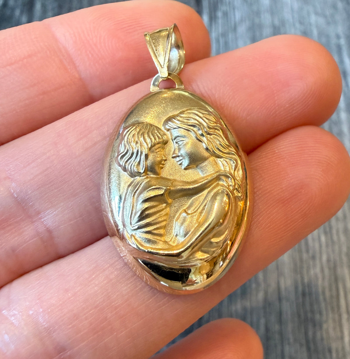 Mother and Child 14K Gold Charm (M)