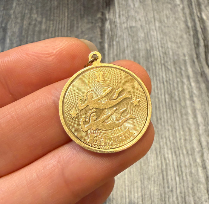 Vintage Gemini Zodiac Disc Charm in 14K Gold