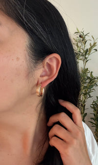 Lightweight 14K Gold Ribbed Hoop Earrings
