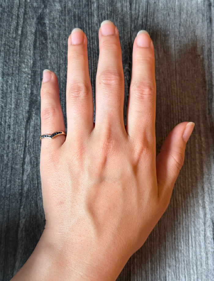 Channel Set Sapphire "V" Band in 14K Gold (A)