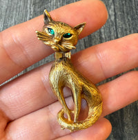 Handsome Green Eyed Cat Brooch in 18K Gold (I)