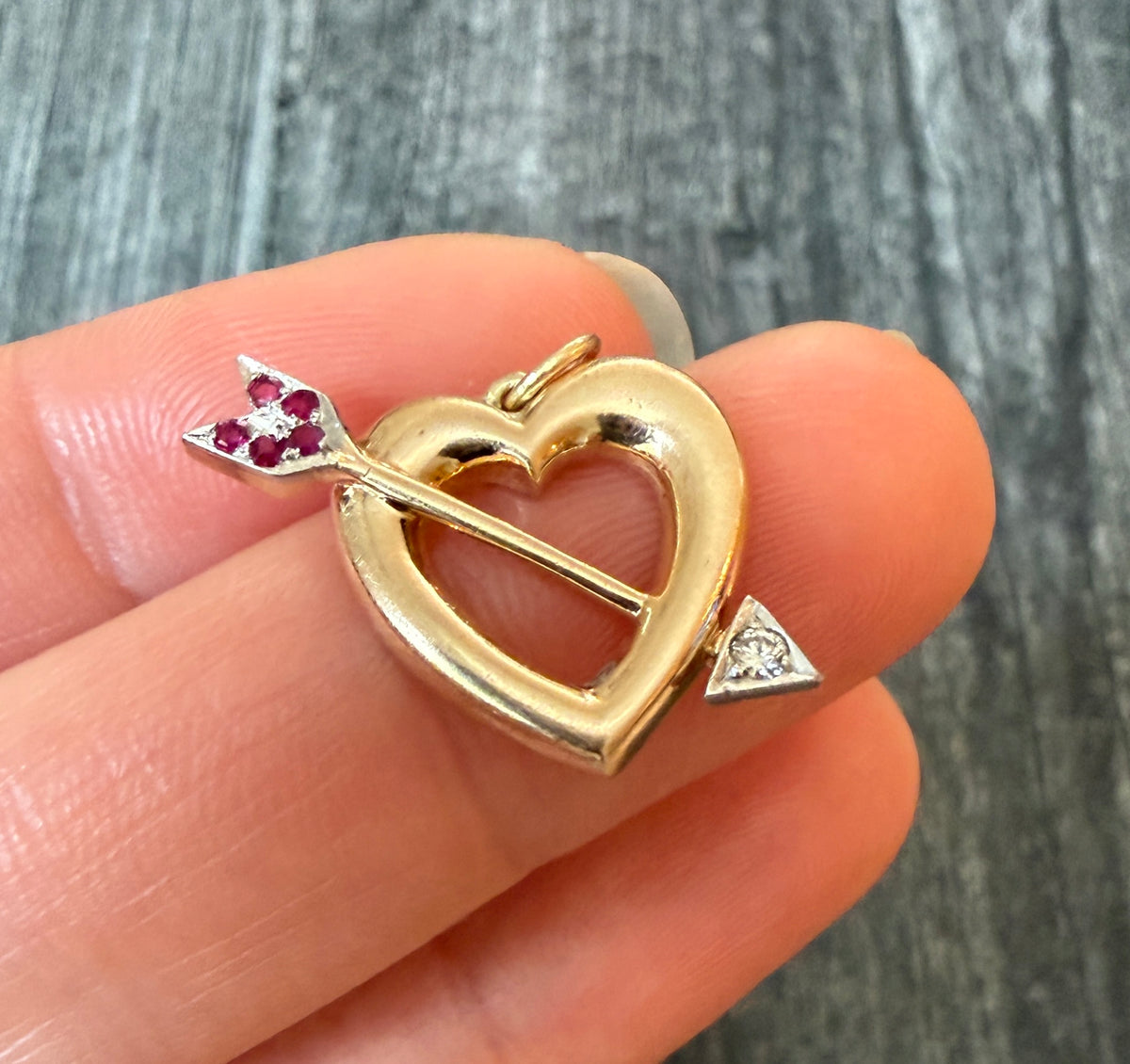 Vintage “Shot Through the Heart” Arrow Charm in 14K Gold (2/2)