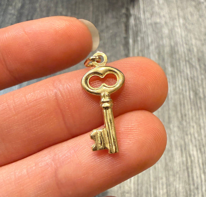 Small Skeleton Key Charm in 14K Gold (F)