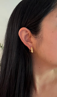 Textured 18K Gold Rectangular Huggie Earrings (I)