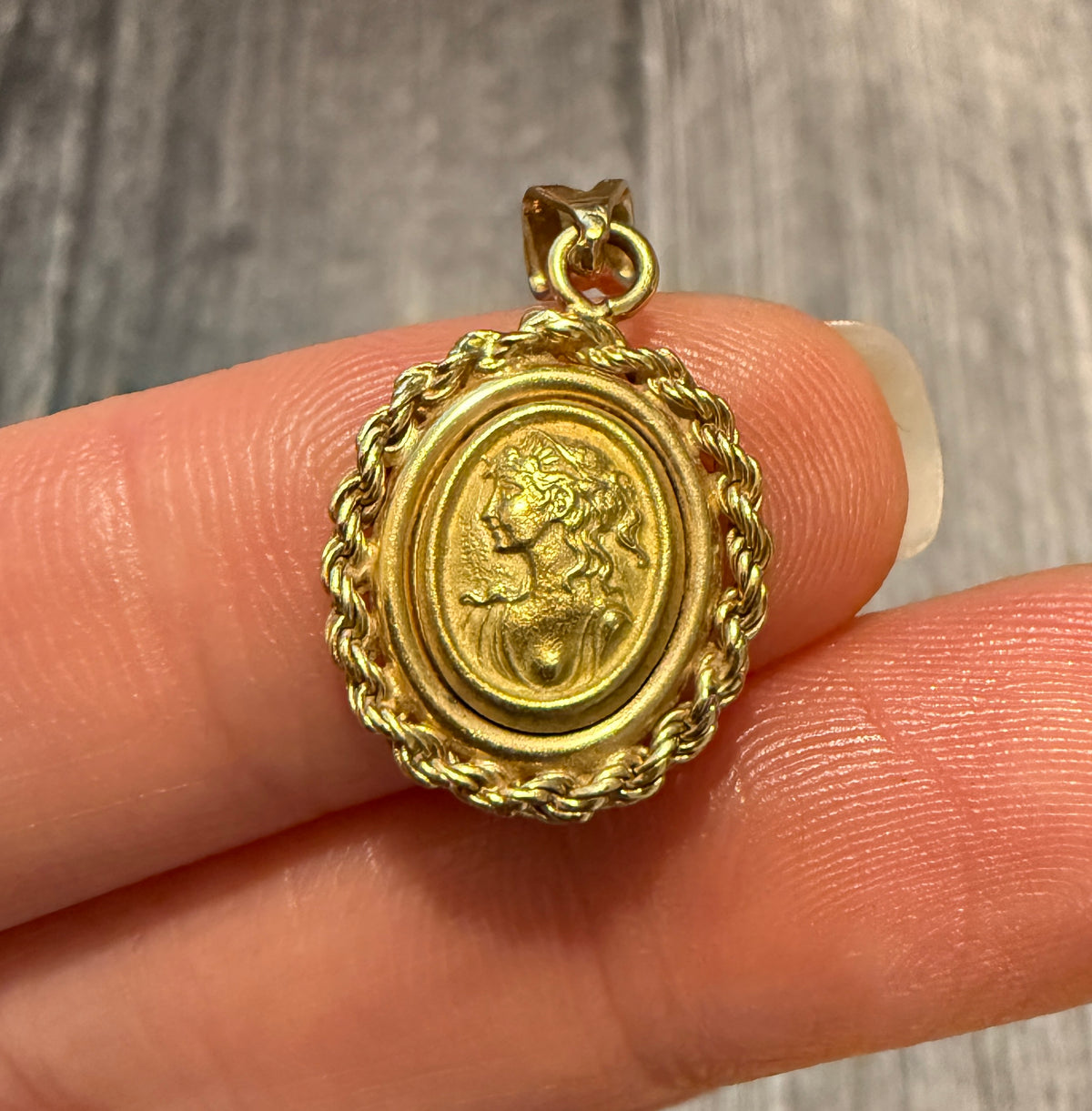 Vintage 18K Gold Woman’s Profile Portrait Charm