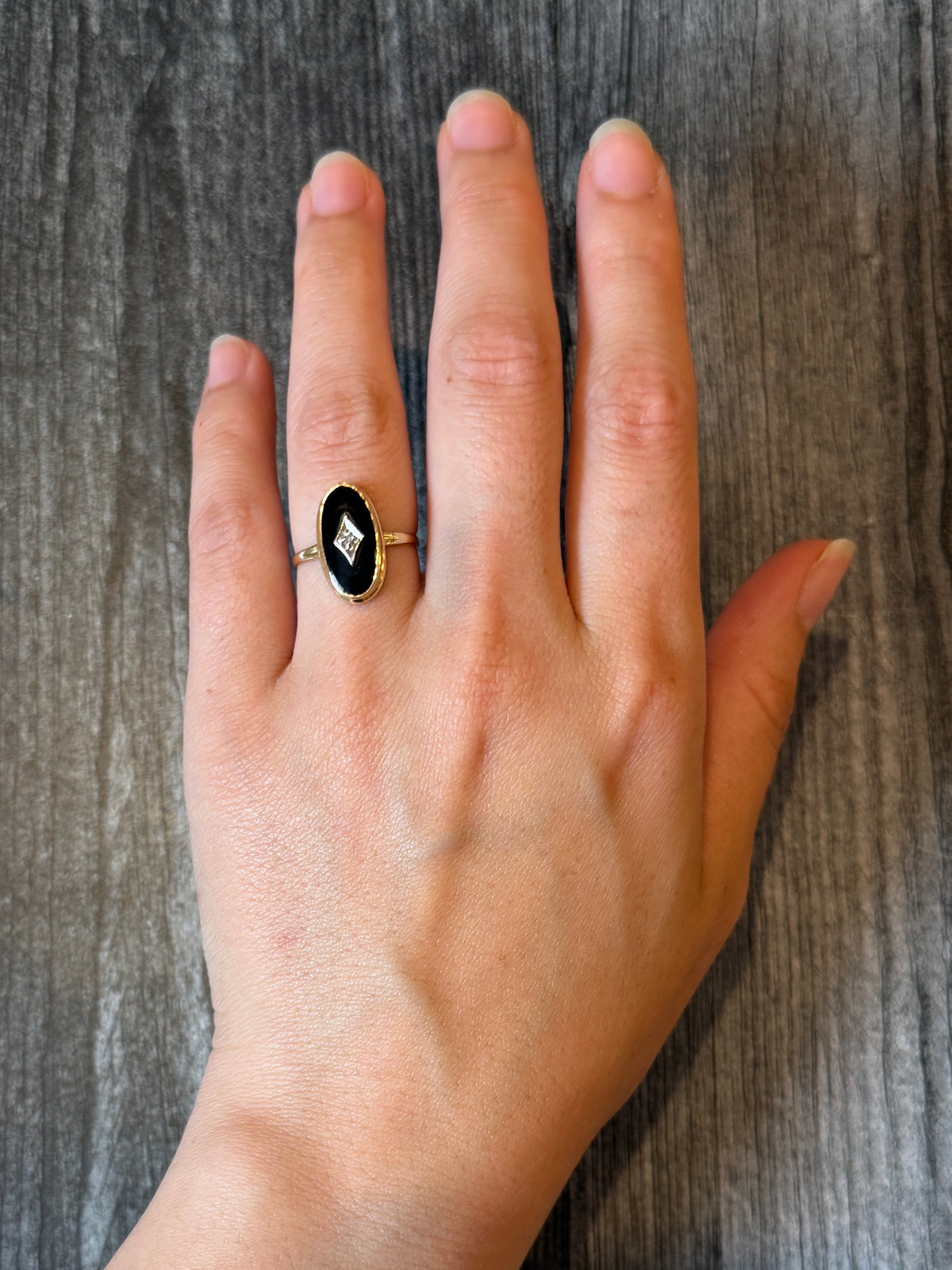 Vintage Oval Onyx & Diamond Ring in 10K Gold (S)