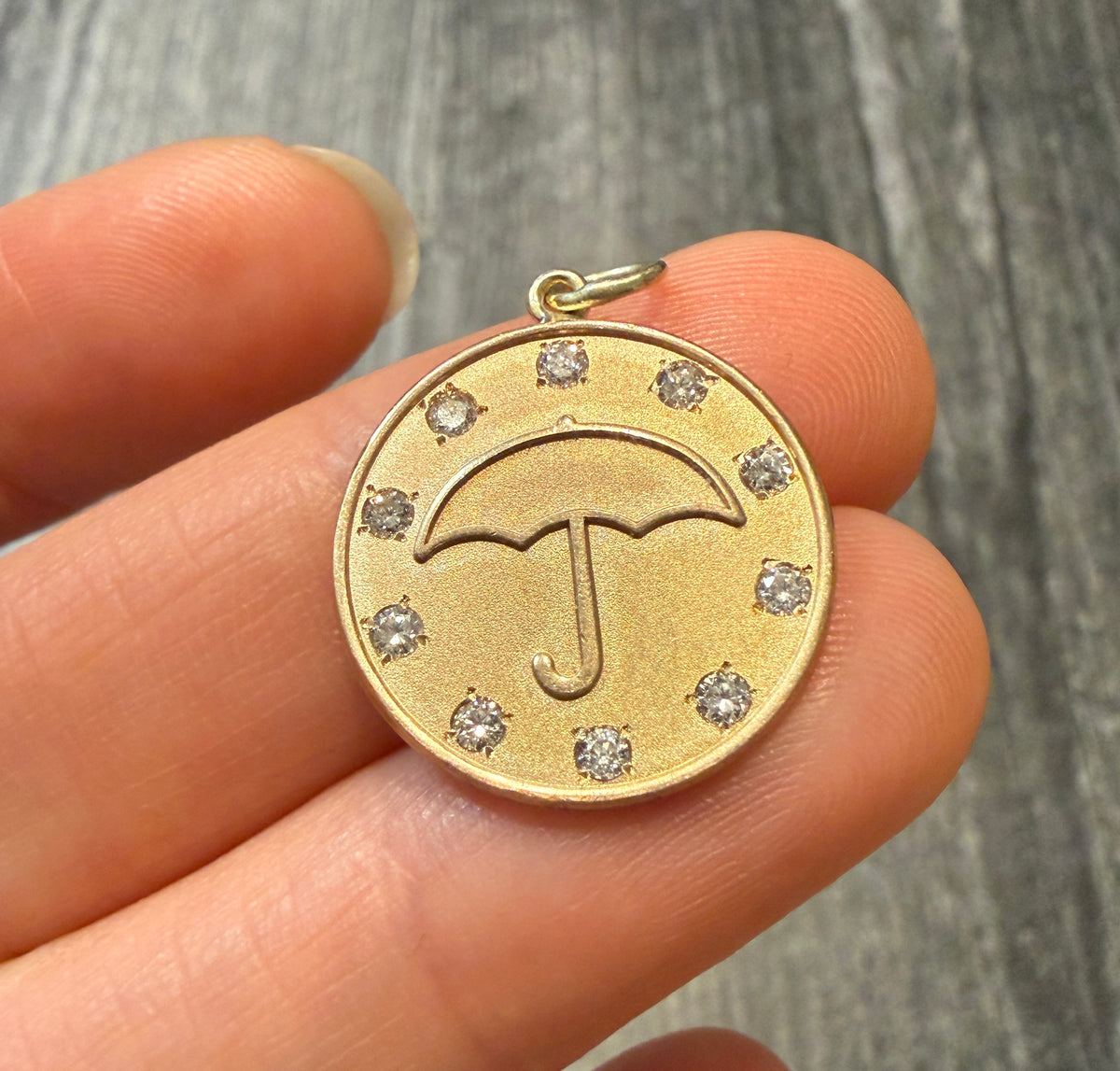 Diamond Umbrella Disc Charm in 10K Gold (2/2)
