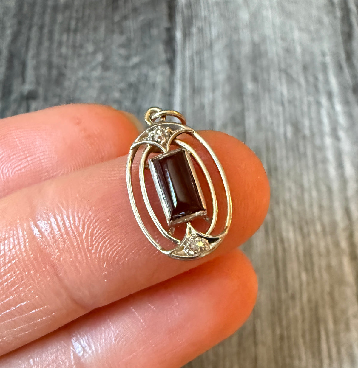 Carnelian and Diamond Oval Openwork Charm in 14K Gold m