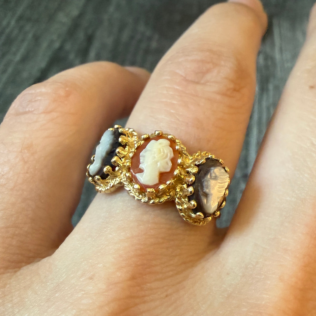 Triple Shell and Mother of Pearl Cameo Ring (H)