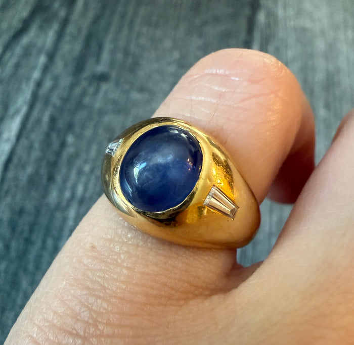 Cabochon Sapphire and Diamond Dome Ring in 18K Gold (W)