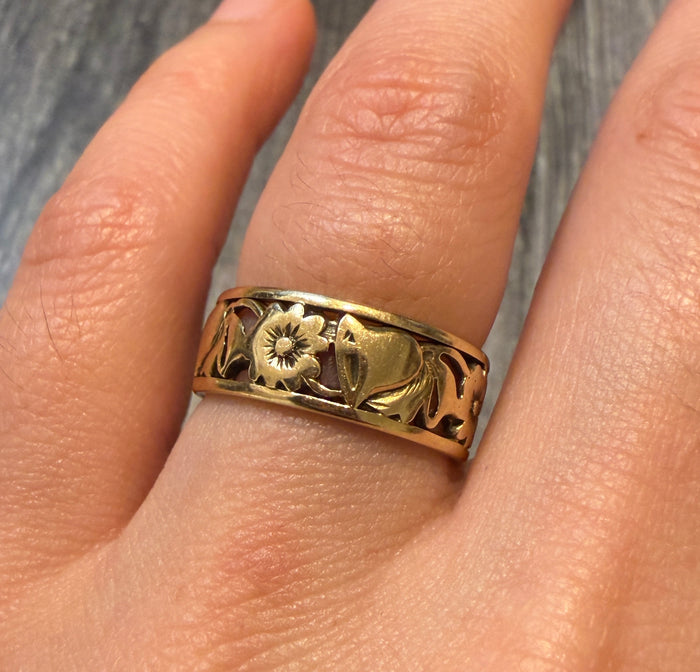 Vintage Flower and Bell Eternity Band in 14K Gold, Size 6.75 (S)