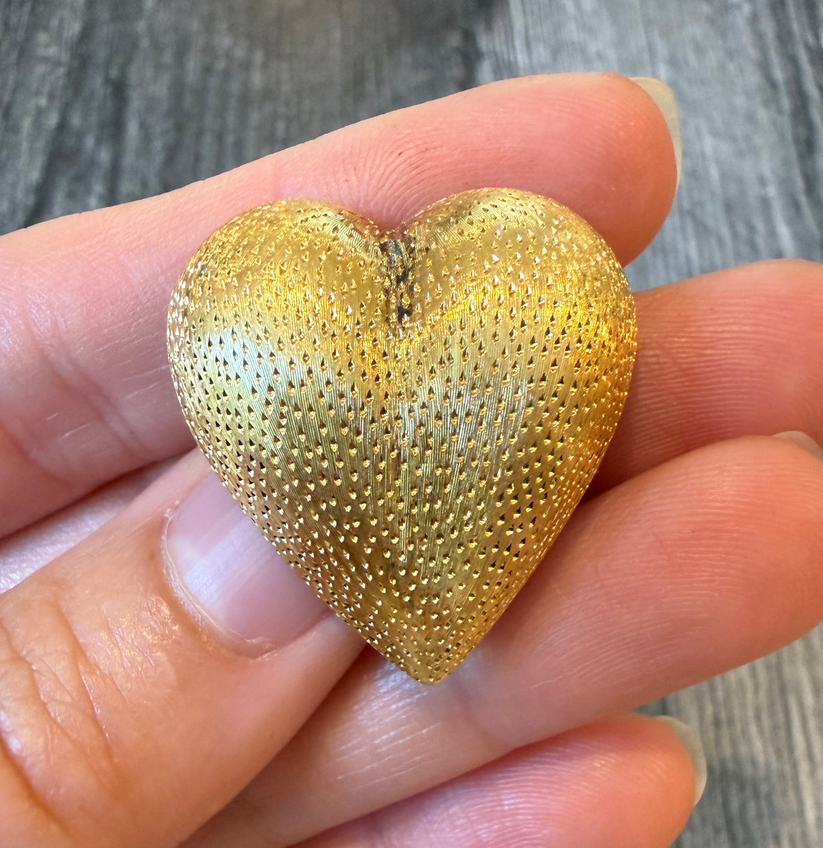 Tiffany & Co Strawberry Heart Brooch in 18K Gold Brooch (I)