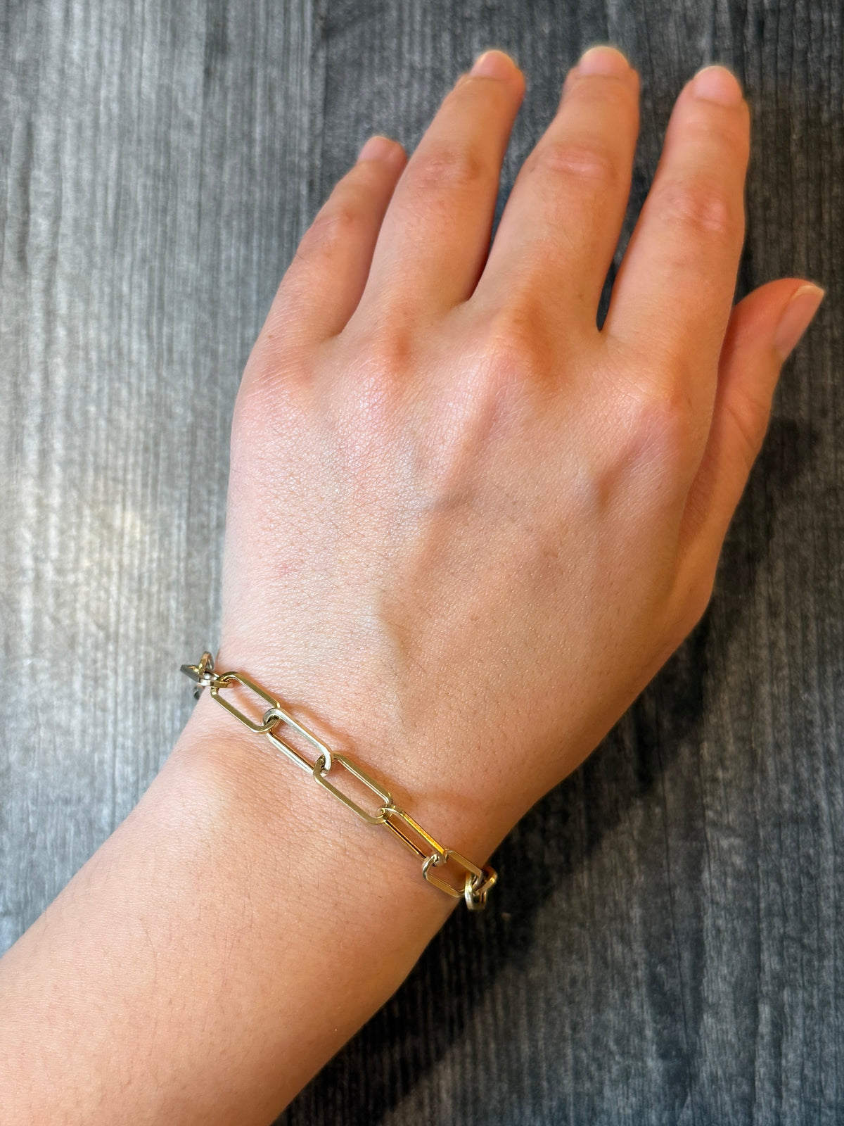 Straight Edge Paperclip Bracelet in 14K Gold, 8” Long (I)