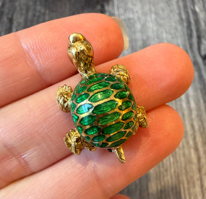 Green Enamel and 18K Gold Turtle Pin (I)