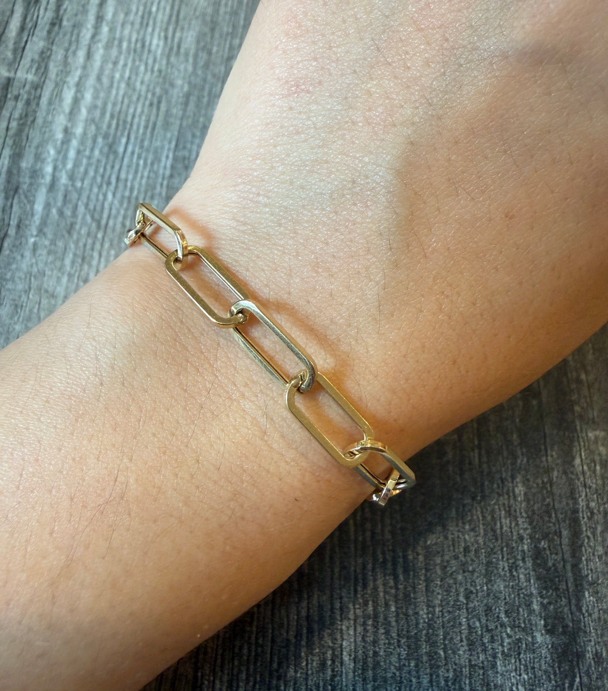 Straight Edge Paperclip Bracelet in 14K Gold, 8” Long (I)