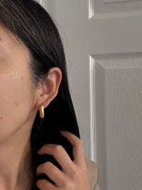 Ribbed Knife Edge Hoop Earrings in 14K Gold
