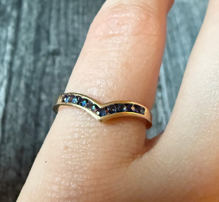Channel Set Sapphire "V" Band in 14K Gold (A)