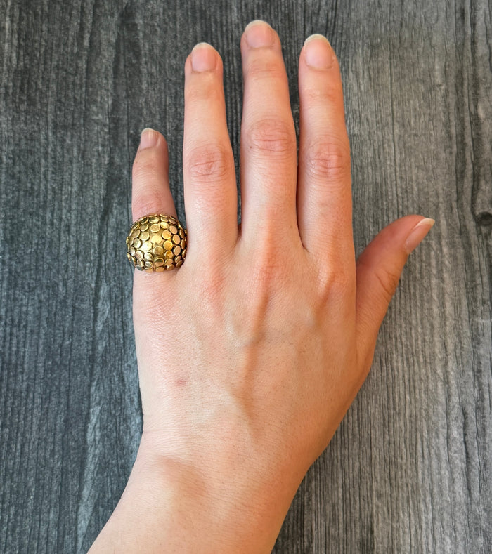 Solid 18K Gold Movable Rivet Bombe Ring, Size 6.25 (B)