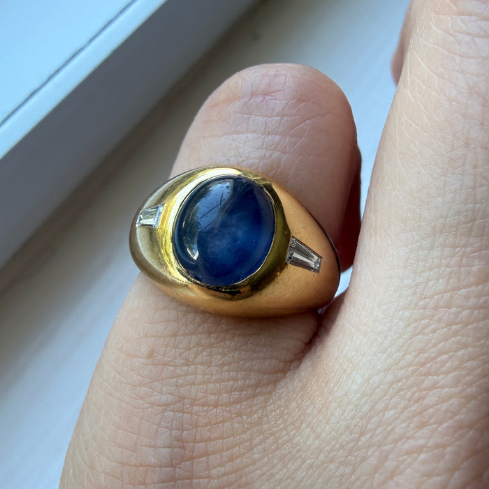 Cabochon Sapphire and Diamond Dome Ring in 18K Gold (W)