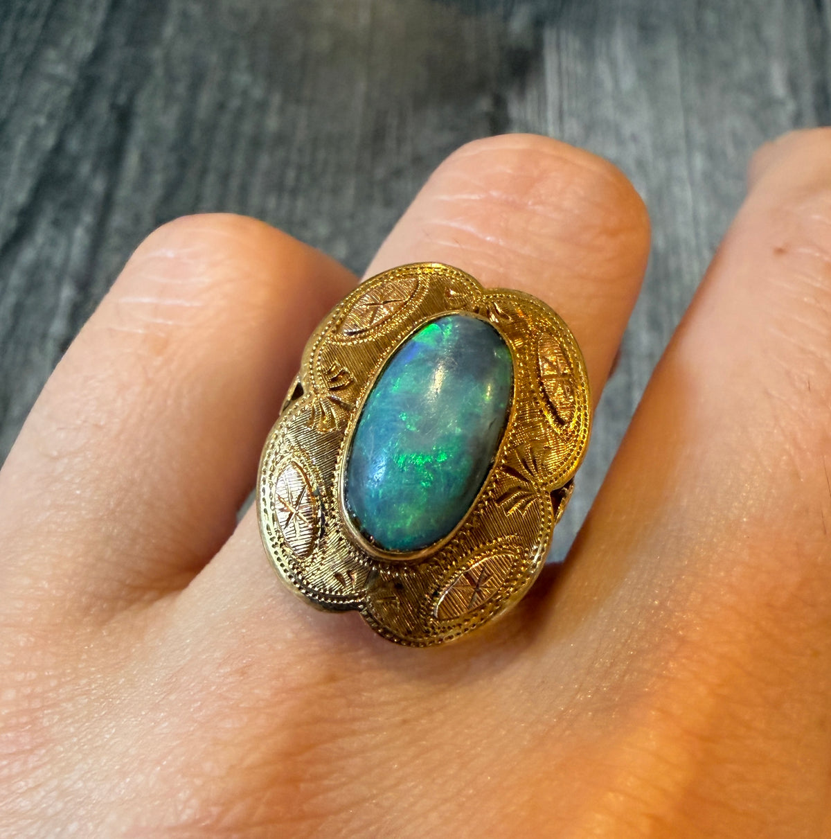 Art Nouveau Natural Opal and Chased 14K Gold Ring (I)