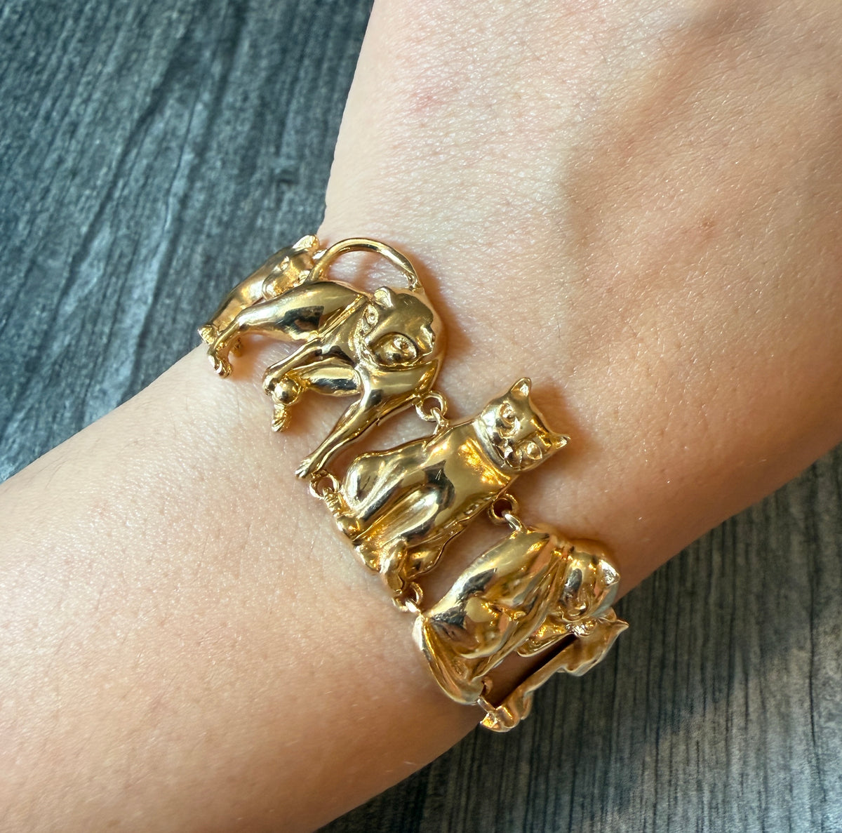 Artistic Cat Themed Bracelet in 14K Gold (M)