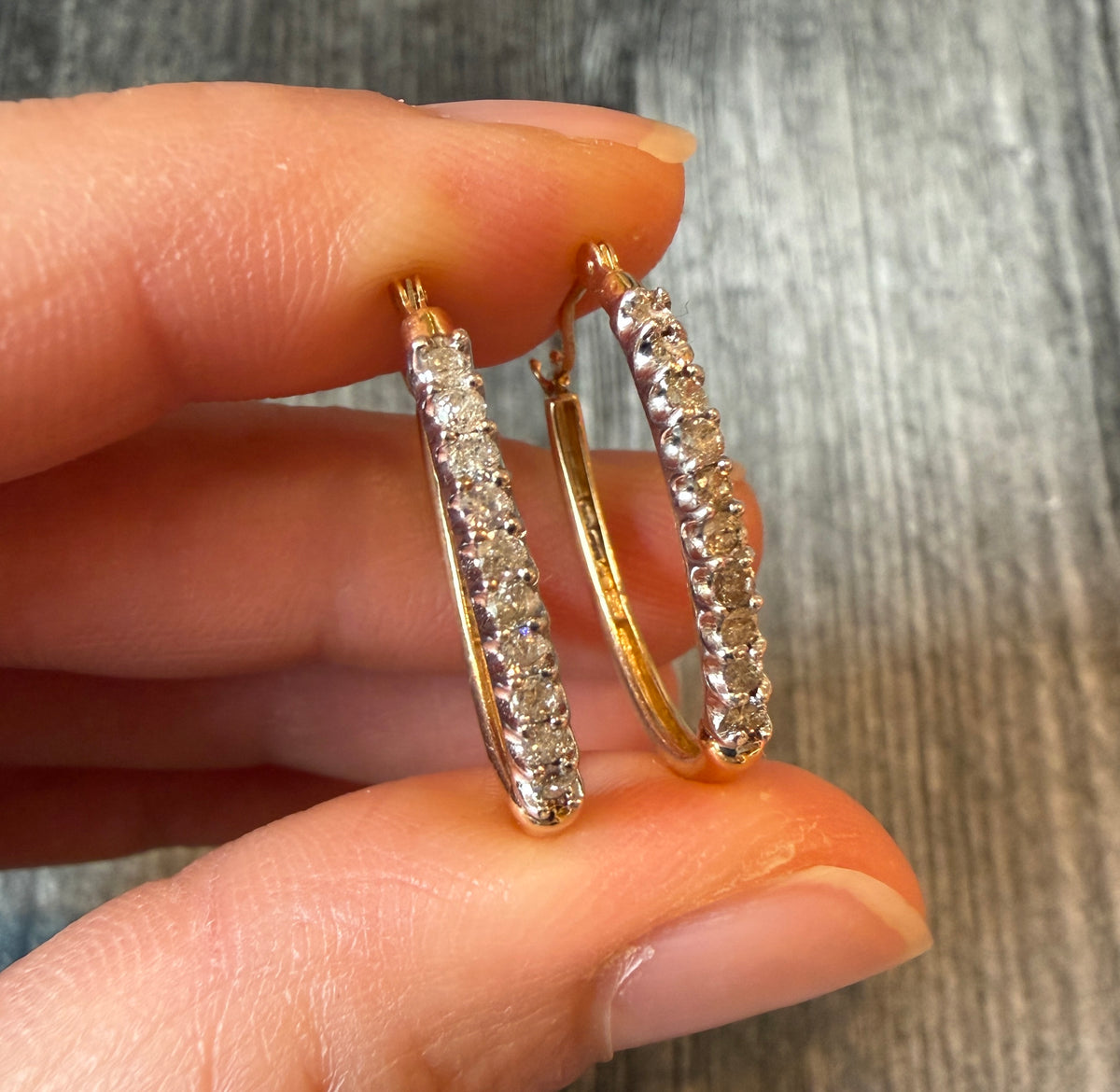 Oval Diamond Hoop Earrings in 14K Gold