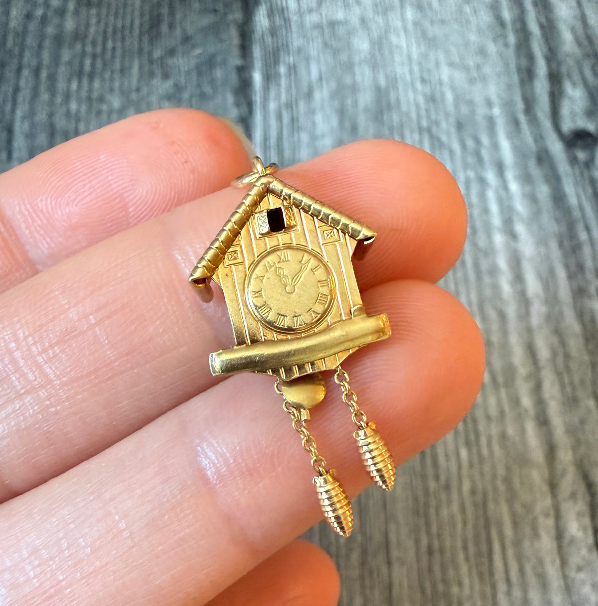 Movable Cuckoo Clock Charm in 18K Gold
