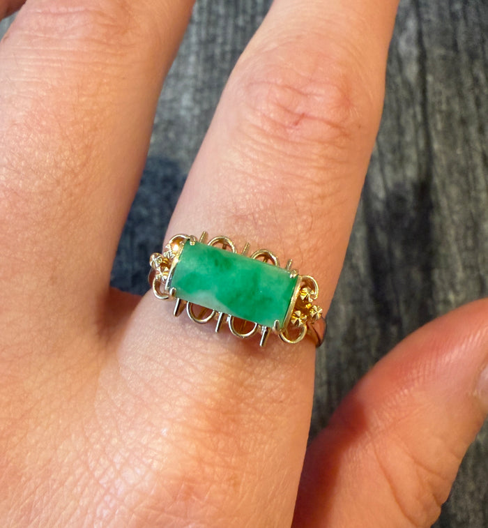 Scalloped Jade and 14K Gold Ring