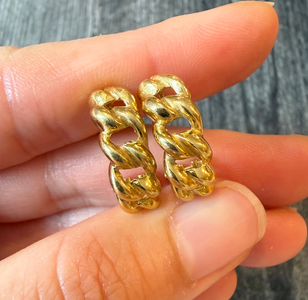 Curb Link 18K Gold Huggie Earrings (I)