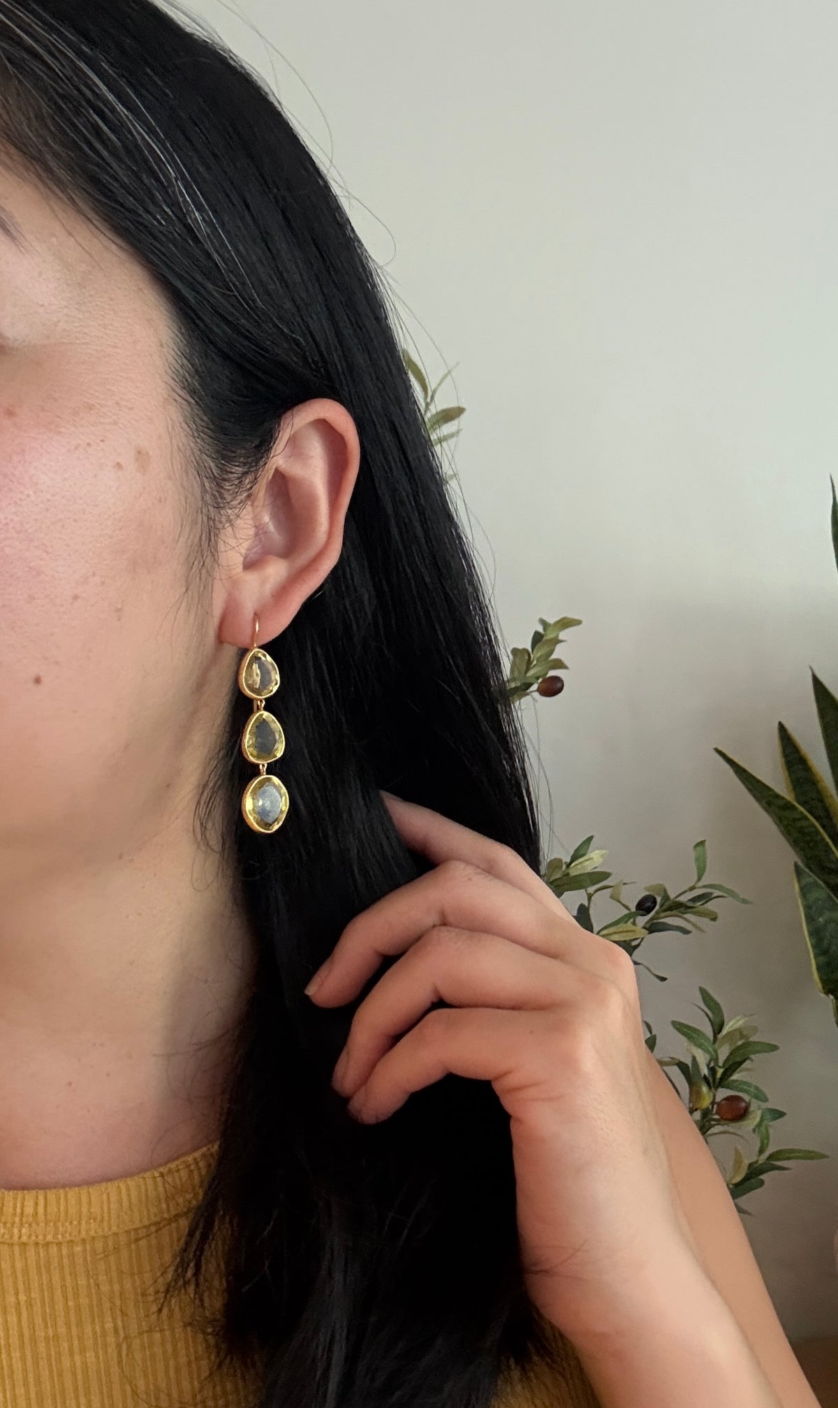 Lemon Quartz Drop Earrings in 18K Gold (I)