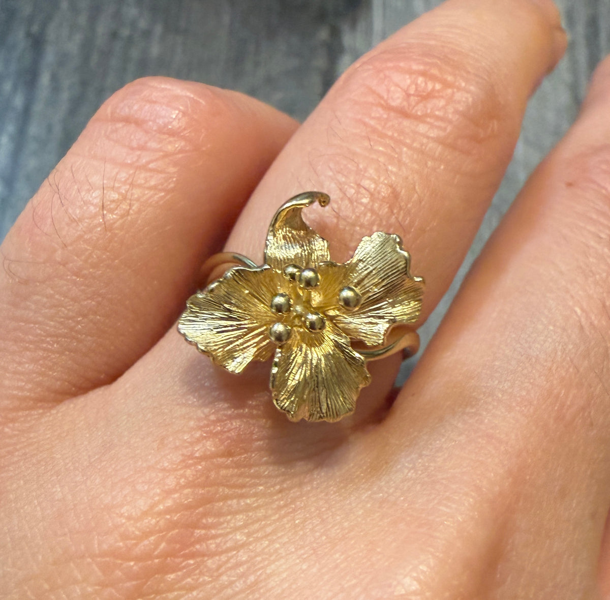 Pretty 14K Gold Hibiscus Flower Ring (S)