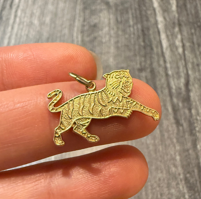 Sitting Tiger Charm in 14K Gold