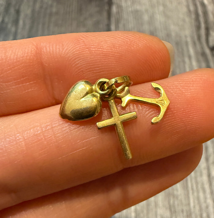 Vintage Faith, Hope and Charity Charm in 18K Gold (S)